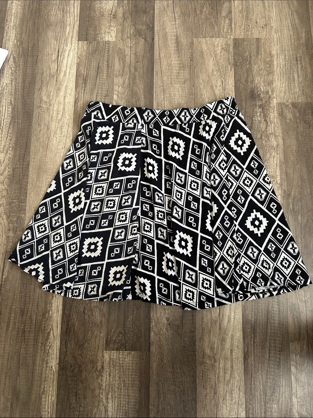 Black & White Geometric Stretch Skater Skirt – Approx XS/S
